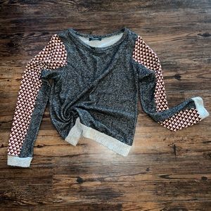 Solemio- maroon/white geometric sleeves